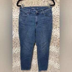 OLD NAVY HIGHRISE WOW STRAIGHT JEANS